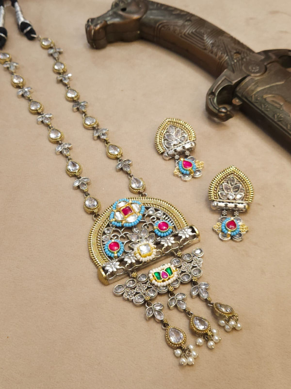 Beautifull fusion pachhi Kundan long necklace and earring set